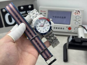 Omega Seamaster Commander 007 42mm, equipped with 2507 movement, identical to t