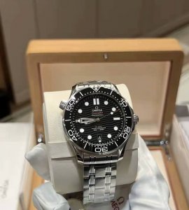 Hello~Hello~Hello~Here's the call for watch lovers! Friends, my brother will be