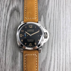 Vsf The Panerai Lumino series Pam01359 watch movement has been redesigned to imp