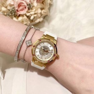 White Gold + 30 Diamonds + 30 Ferragamo - Ferragamo - An elegant timepiece that