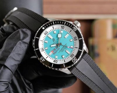 Diving Watch Has A Thousand Watches On One Side. That's Because You Haven't Seen