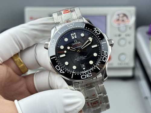 White-Gold Or Omega 007 Her Majesty's Secret Service Omega Seamaster 300 DDD