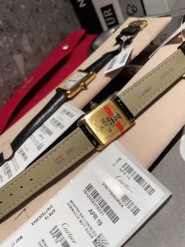 Gold + 20 Diamonds + 20 Factory Cartier Tank series launched the Tank Must watc