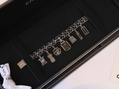 Chanel Haute Couture Collection Charm WatchThe brand new Couture O'Clock series