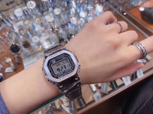, a must-have for summer! The Casio special edition Gmw-B5000 square steel band