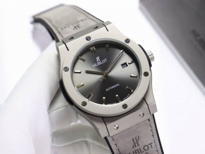 Gold+20 Hublot Classic Fusion Series 316 stainless steel case is finely polished