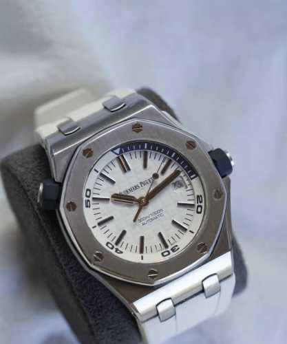 Audemars Piguet 15710 Royal Oak Offshore 42mm Stainless Steel Silver Dial with R