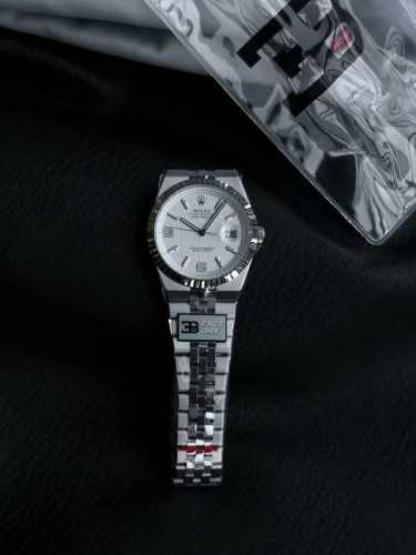 B Factory 163g weighted version maximizes the reproduction of the authentic wear