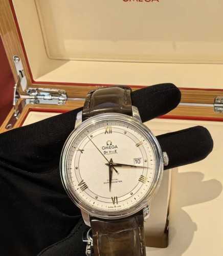 Omega De Ville II 424.13.40.20.02 2 39.5mm case diameter Classic three-hand desi