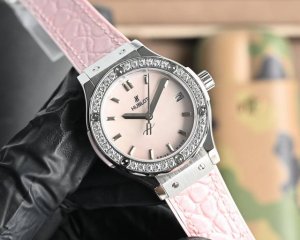 Cartier heart-shaped diamond bracelet High-end custom version Diamond inlay craf