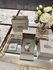 Picture Packaging Hot-Selling Set Is Coming Strongly. Viviennewestwood Queen Mot