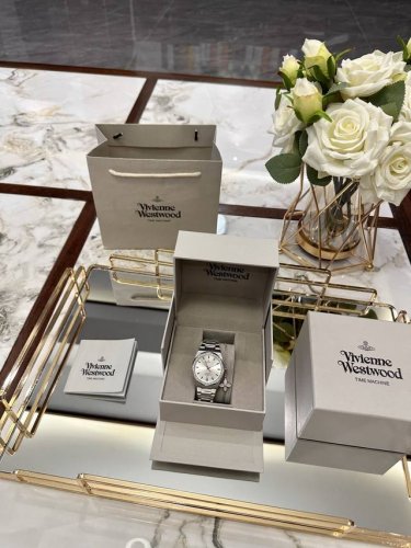 Picture Packaging Hot-Selling Set Is Coming Strongly. Viviennewestwood Queen Mot