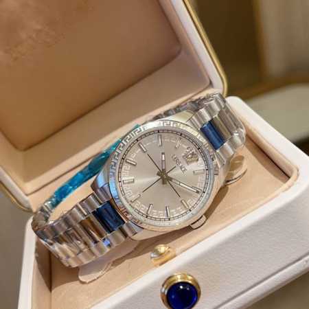 The gold Versace Millenyium Lady watch is decorated with the brand's iconic Medu - Click Image to Close