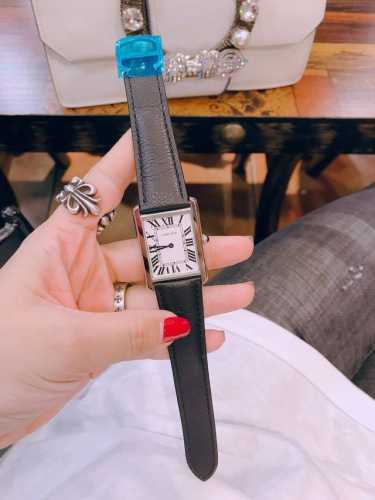 Cartier Tank Series! 3 sizes large, medium and small Pure leather strap Original