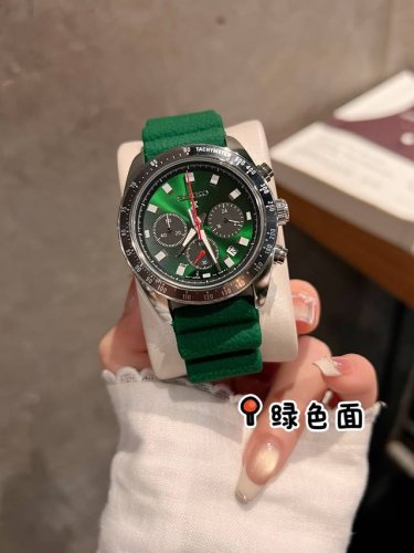 Seiko DDD, featuring synthetic glass and an original six-hand scanning quartz m