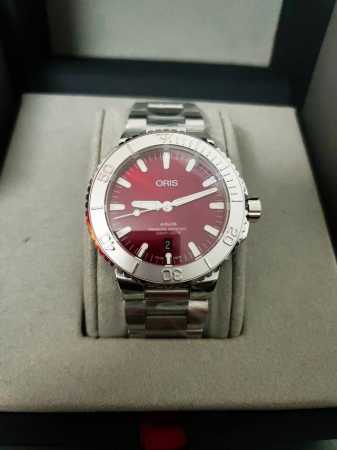 Oris's new 43.5mm Aquis series cherry red calendar watch features a cherry red - Click Image to Close