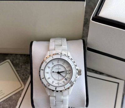 Chanel J12 series watch, quartz movement, ceramic strap, 33mm, white dial, women
