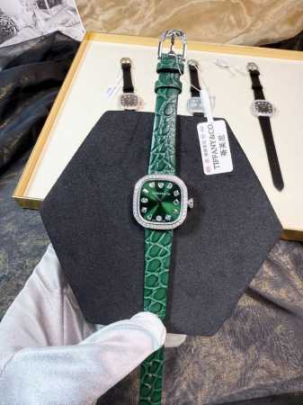 Louis Vuitton letter necklace inherits exquisite craftsmanship and polished colo - Click Image to Close