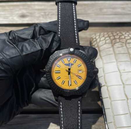 White and black case, 550 , Breitling Avenger series fully automatic mechanica - Click Image to Close