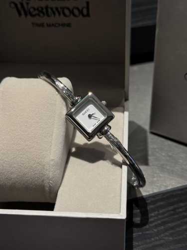 390g white gold, 20 diamonds Gucci mother-of-pearl square dial bracelet watch,