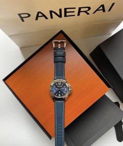 Vs The new Panerai Pam1114 uses Panerai's popular blue sunray pattern. The dial