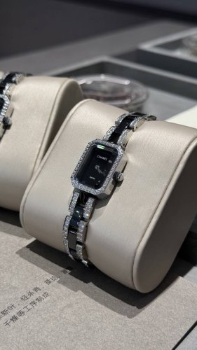Chanel ceramic watch, Premi