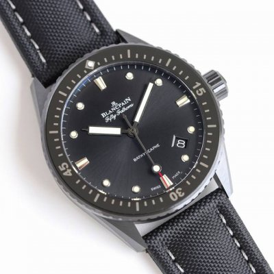 Ceramic case, with a free strap Gf, this Blancpain Fifty Fathoms men's watch fe
