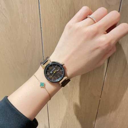 Lv Louis Vuitton Monogram Watch: The Classic That Gets Better With Age. Perfect - Click Image to Close