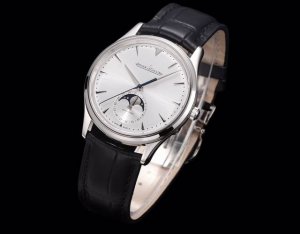 Jaeger-LeCoultre Master Moon Phase Series Men's Dress Watch Q1368420. Case diam
