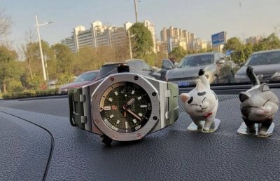 Brand: A Audemars Piguet Royal Oak Offshore : Series: 15703 Series Design: The