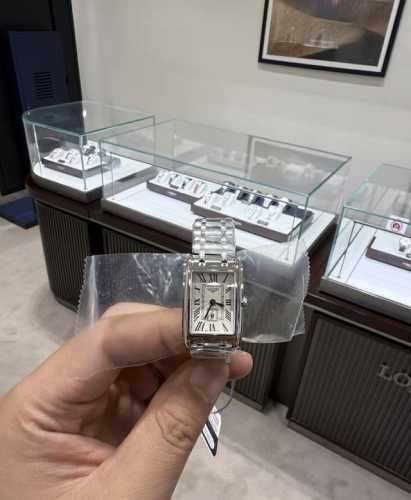 The Longines Little Red is really beautiful! The most popular Longines DolceVita