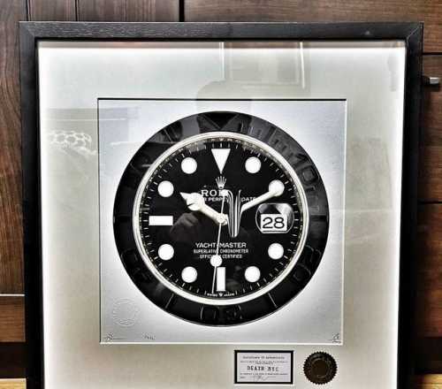 Name of the work: Rolex black Core size 32X32Cm Frame size 52X52Cm Global limit