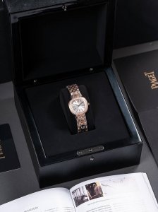 Gold 400, Diamonds 20 A8 Factory's new Piaget Sixtie gold-plated watch series ma