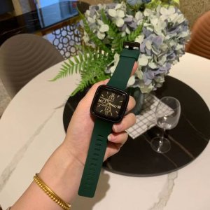 Gucci Auchan Square Six-Pin Fashion Watch Is Fashionable And Versatile. The Simp