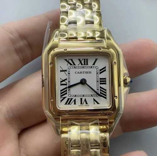 Cartier Leopard Medium Women's model, measuring 27 x 37 mm, features a sleek squ