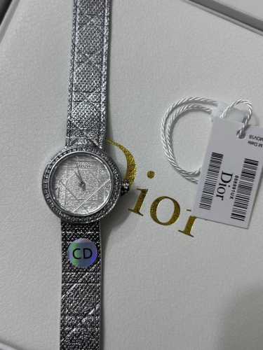 Exclusive photos of Christian Dior ladies watch with quartz movement