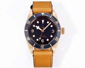 F4 presents the Tudor Black Bay Bronze M79250Bm watch. The case measures 43mm. A