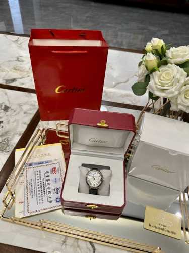 Cartier's high-end Blue Balloon leather strap has arrived. It took two months t