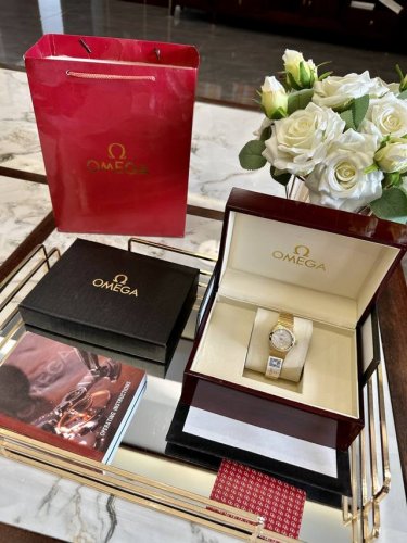 Picture packagingOriginal upgraded version of Omega Double Eagle women's watch.