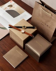 In the first generation of 1975, the famous Italian jewelry brand Bulgari launc