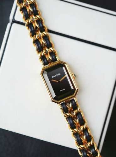 Chanel Premiere series model H6951, quartz movement, 26.1 x 20 mm diameter, gold