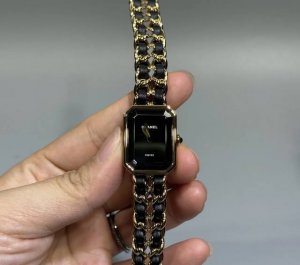 Charming old timesChanel vintage style sugar cube watchHigh-quality texture and