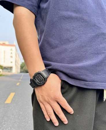 I used to worry about watches not matching my clothes, until I chose this Casio - Click Image to Close