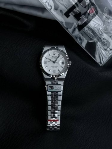 B Factory 163g weighted version maximizes the reproduction of the authentic wear