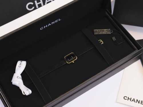 Gg This pin-buckle Chanel black and gold Sugar Cube ladies' quartz watch, size 2