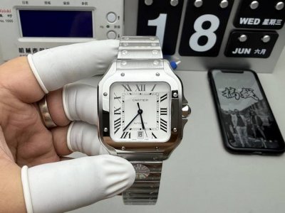 The latest Cartier model, the Santos W2Sa0009, is the latest model in the year's