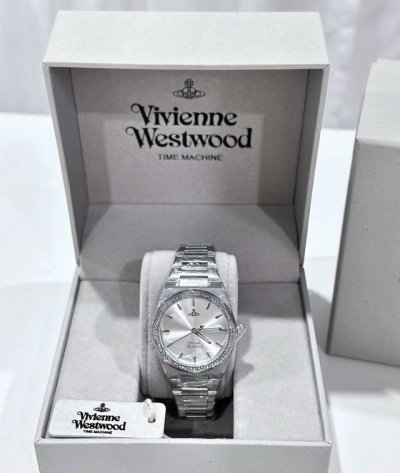 This Queen Mother's silver diamond white moonlight watch is so stunning it absol