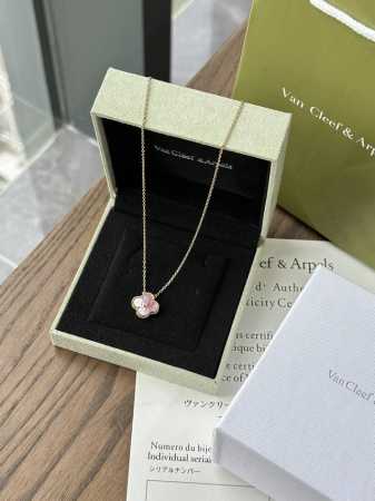 Van Cleef & Arpels Four-Leaf Clover Pink Mother-Of-Pearl Necklace Comes Gently. - Click Image to Close