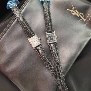 Women's watch in 3 sizes, large, medium and small, with crocodile pattern straps