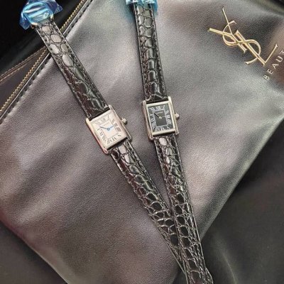 Women's watch in 3 sizes, large, medium and small, with crocodile pattern straps